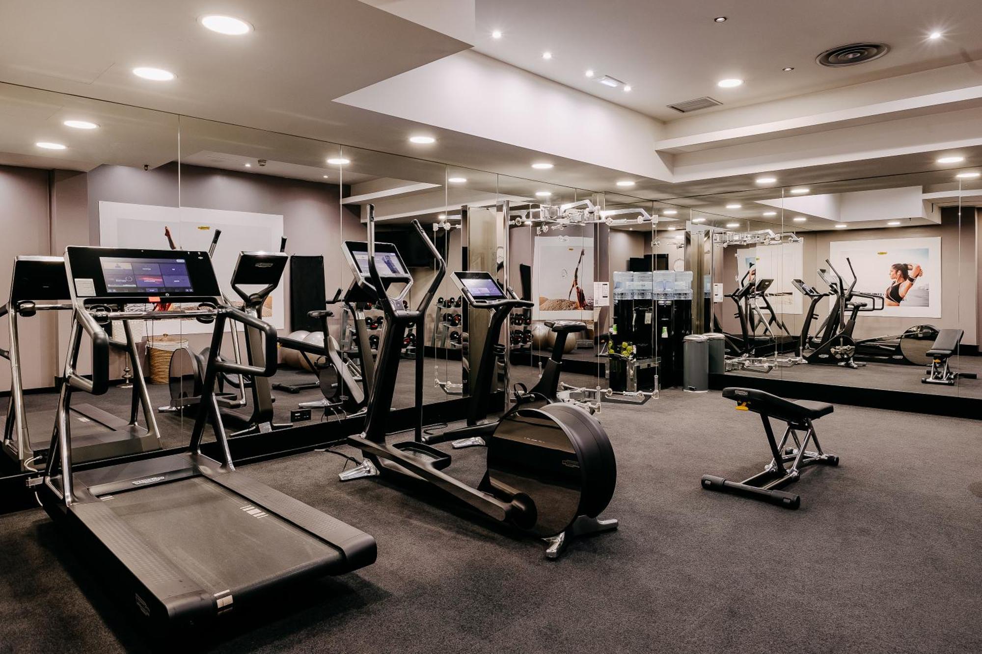 138 Liberdade Hotel Lisboa Exteriör bild The gym at the hotel